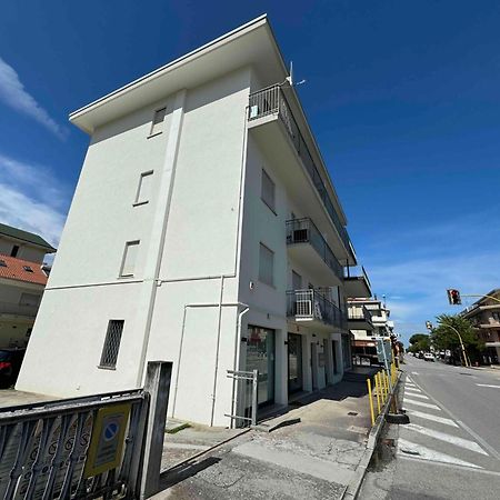 Family Apartment Piazza Milano - Jesolo Exterior photo